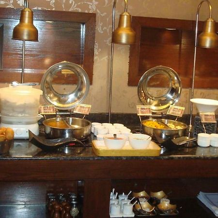 Hotel Royal Cliff Kanpur Esterno foto