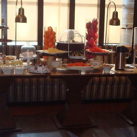 Hotel Royal Cliff Kanpur Esterno foto