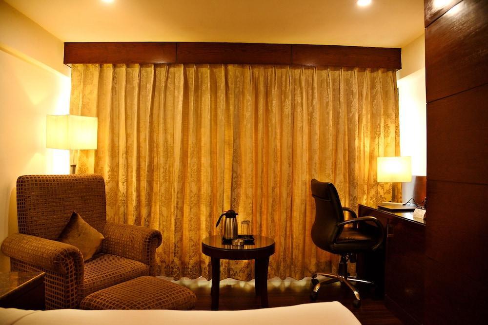 Hotel Royal Cliff Kanpur Esterno foto