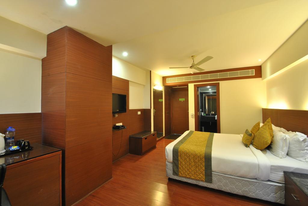 Hotel Royal Cliff Kanpur Esterno foto