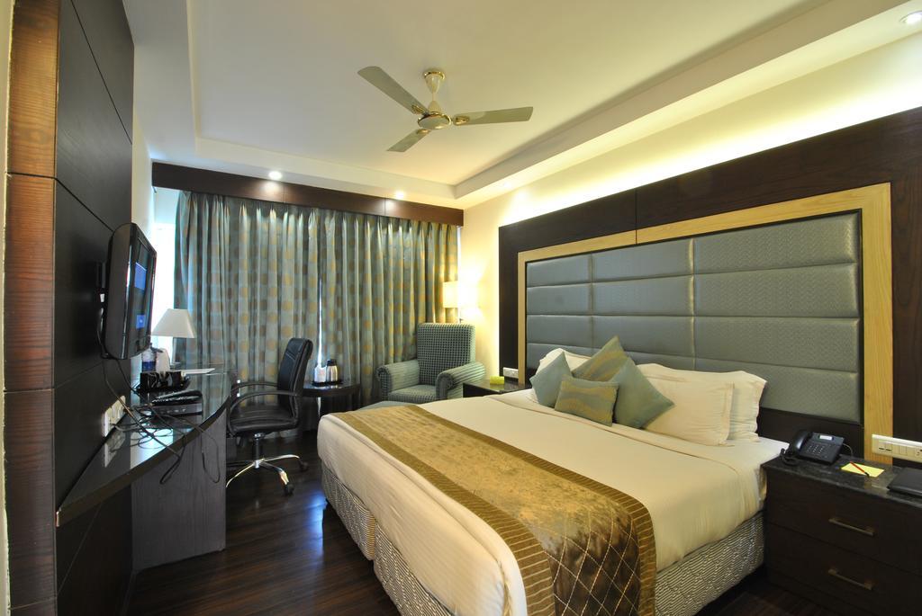 Hotel Royal Cliff Kanpur Esterno foto