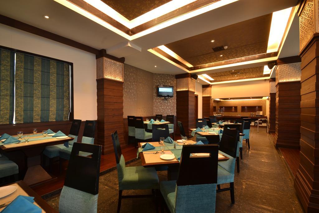 Hotel Royal Cliff Kanpur Esterno foto