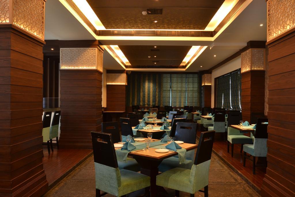 Hotel Royal Cliff Kanpur Esterno foto