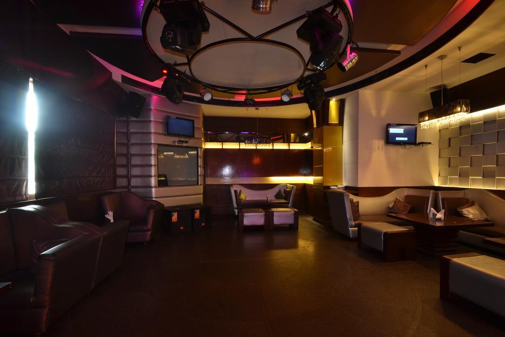 Hotel Royal Cliff Kanpur Esterno foto
