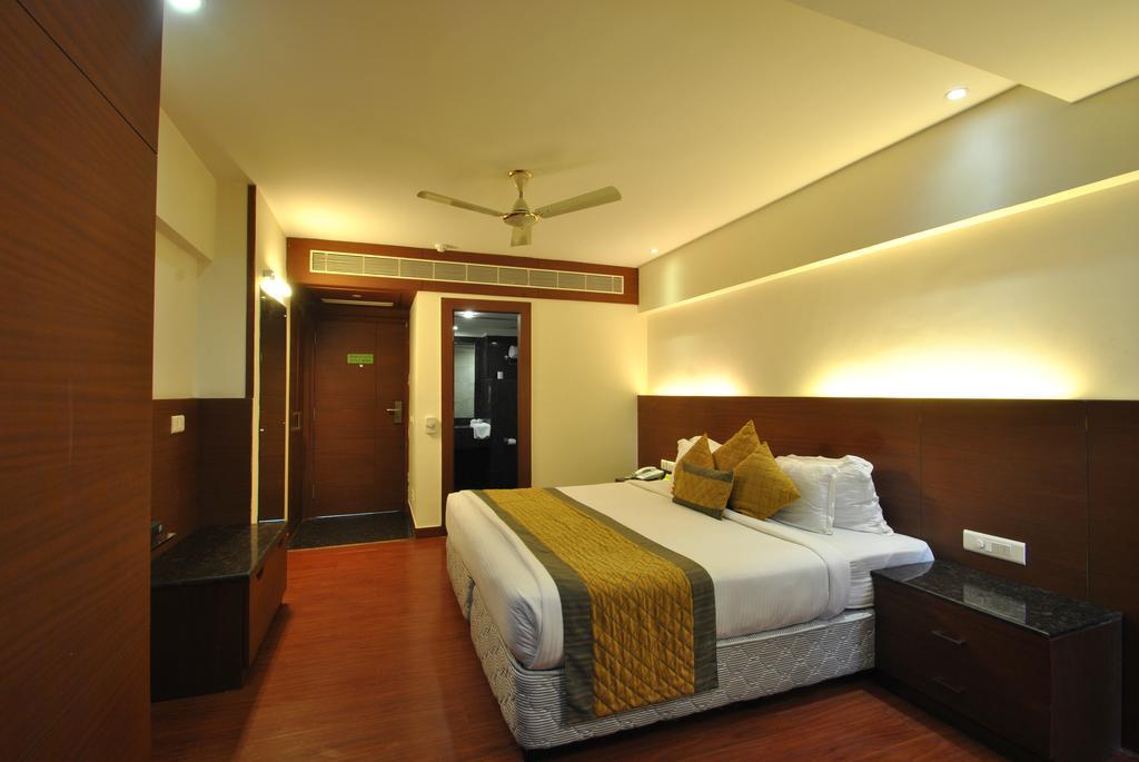 Hotel Royal Cliff Kanpur Esterno foto