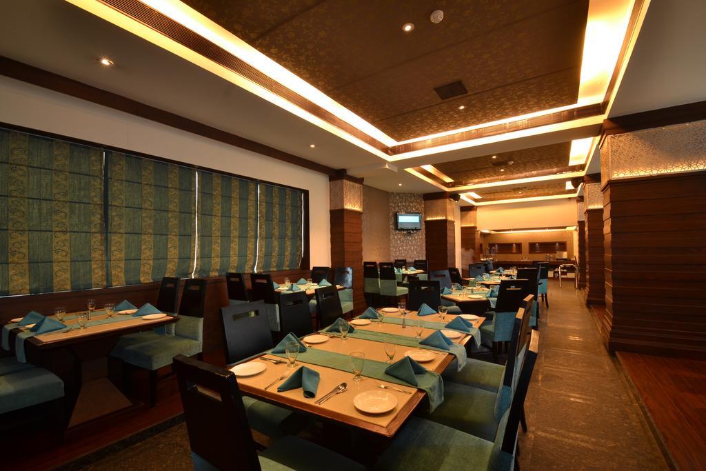 Hotel Royal Cliff Kanpur Esterno foto