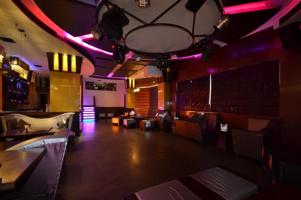 Hotel Royal Cliff Kanpur Esterno foto