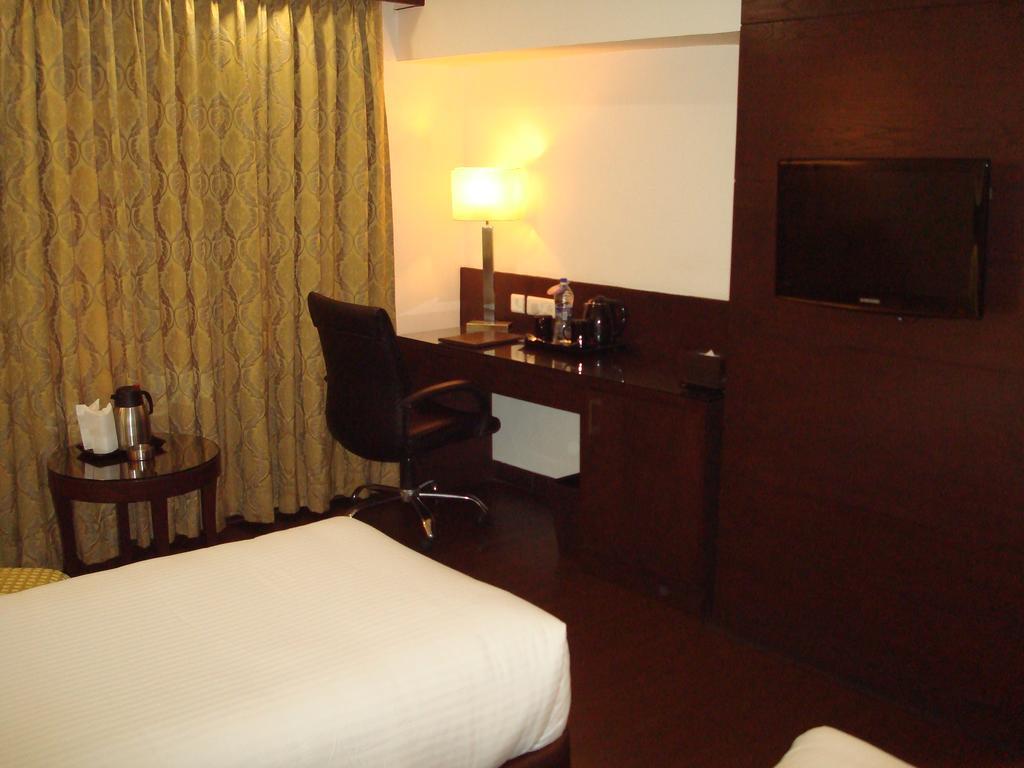 Hotel Royal Cliff Kanpur Esterno foto