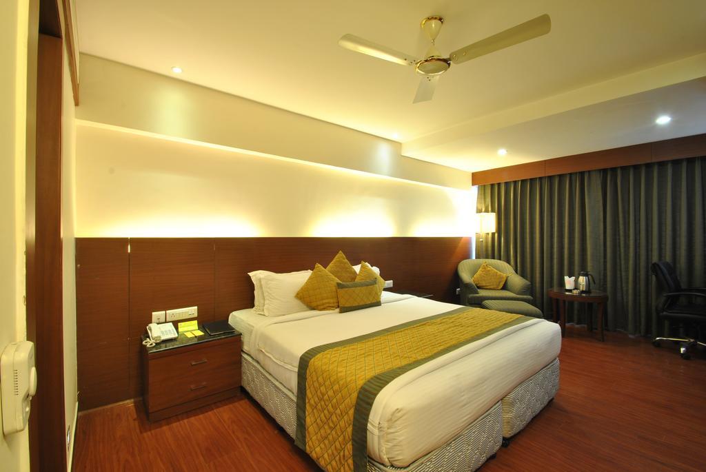 Hotel Royal Cliff Kanpur Esterno foto