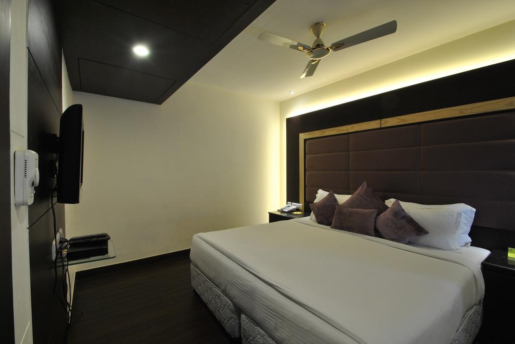Hotel Royal Cliff Kanpur Esterno foto