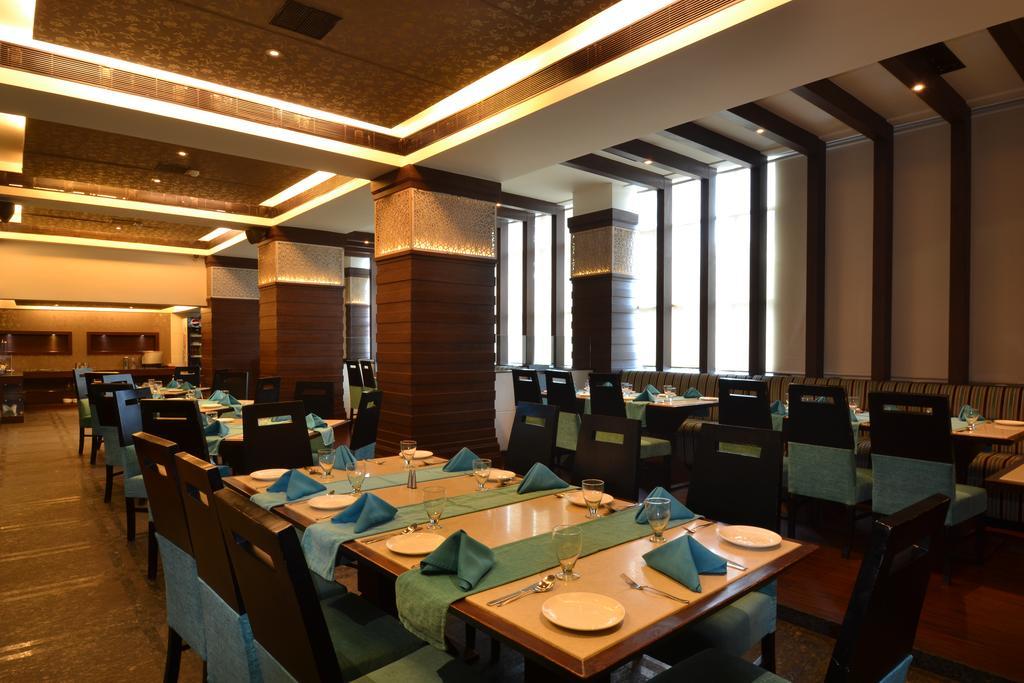 Hotel Royal Cliff Kanpur Esterno foto