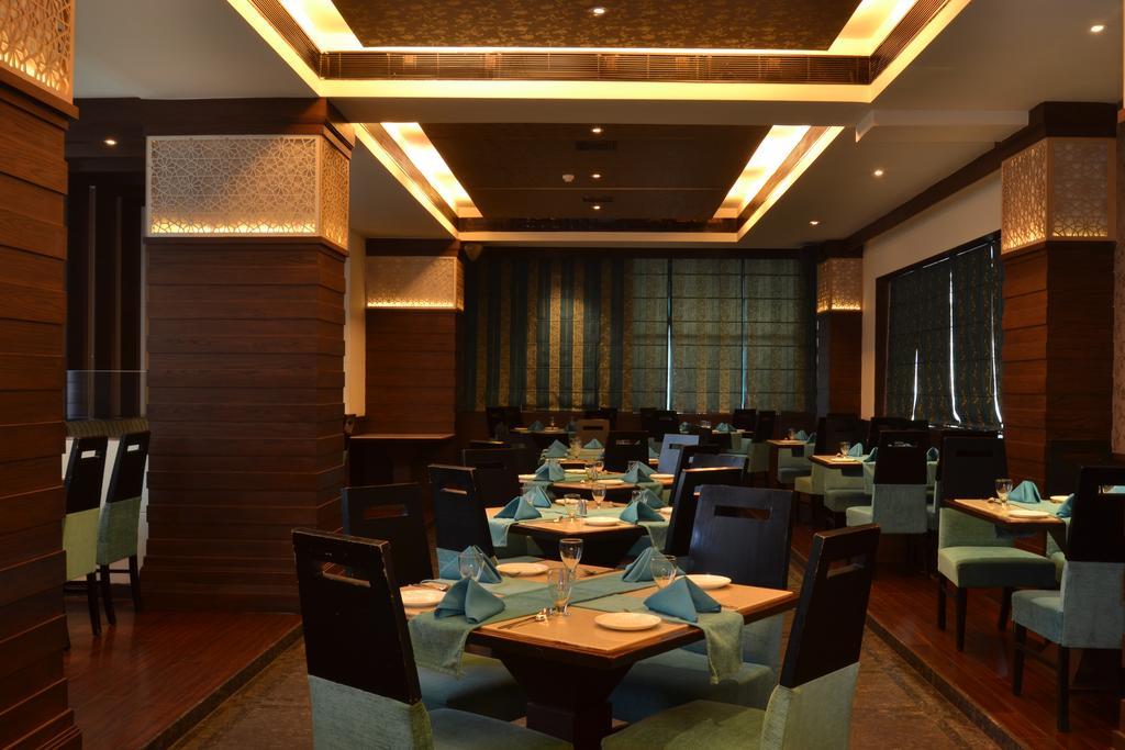 Hotel Royal Cliff Kanpur Esterno foto
