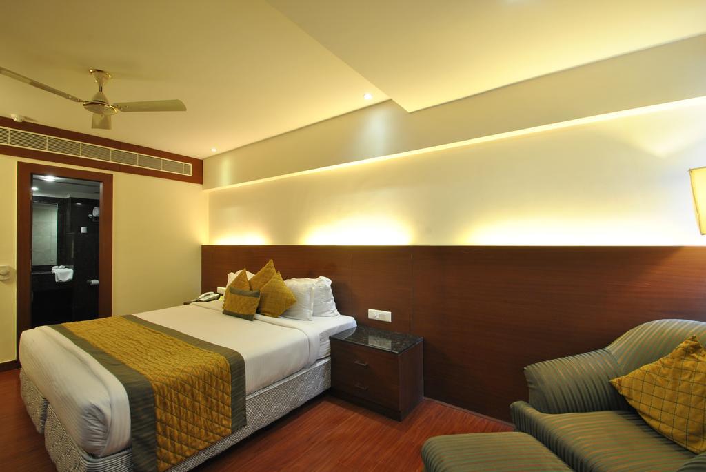 Hotel Royal Cliff Kanpur Esterno foto