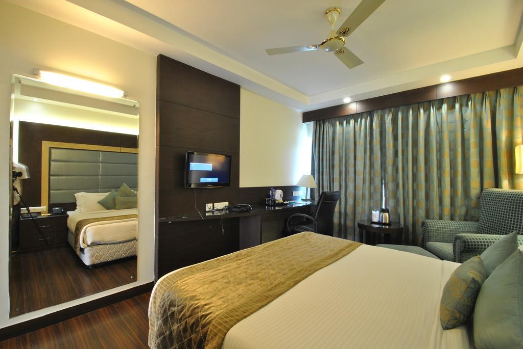 Hotel Royal Cliff Kanpur Esterno foto