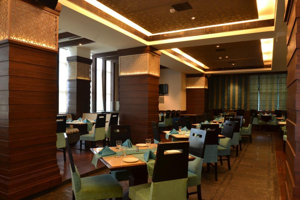 Hotel Royal Cliff Kanpur Esterno foto