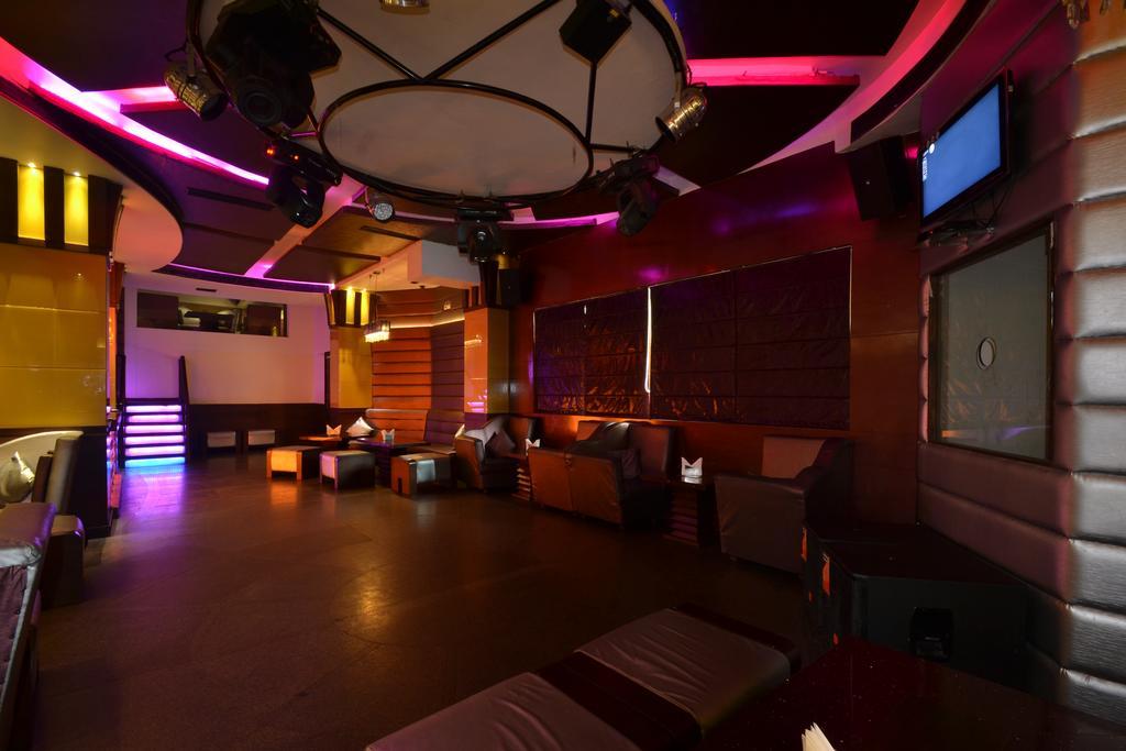 Hotel Royal Cliff Kanpur Esterno foto