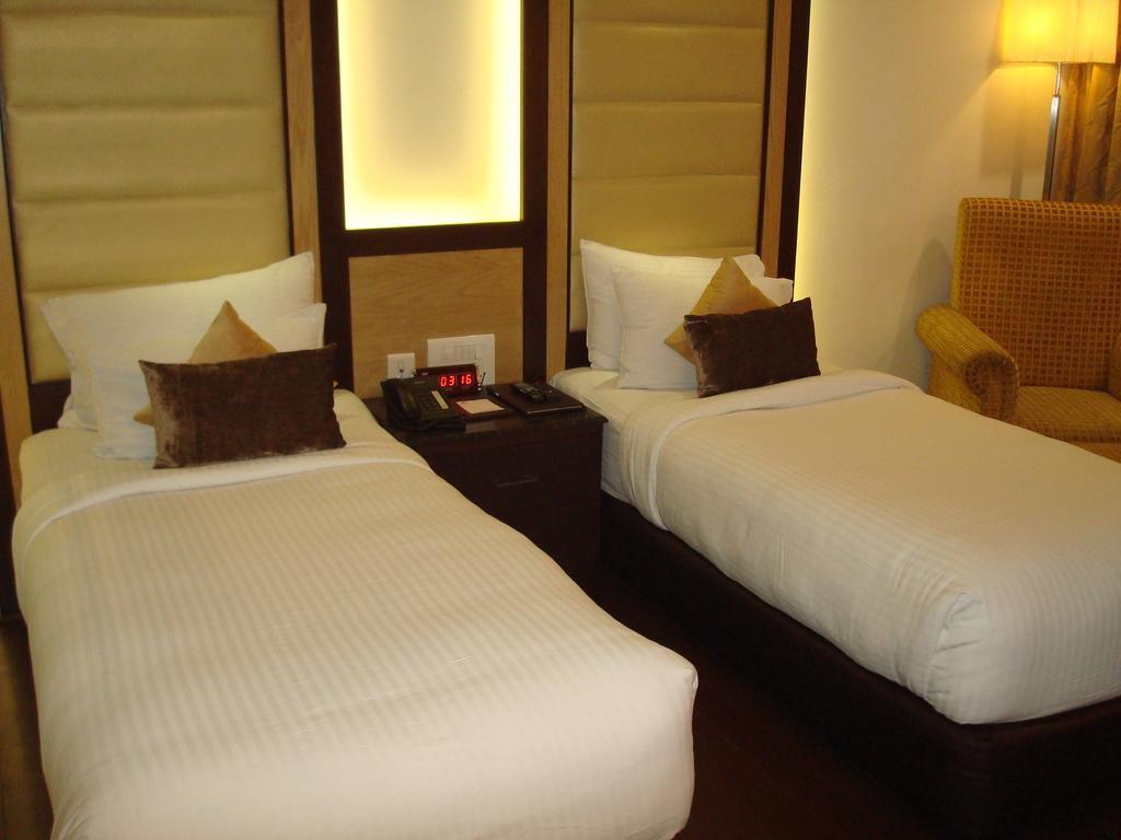 Hotel Royal Cliff Kanpur Esterno foto