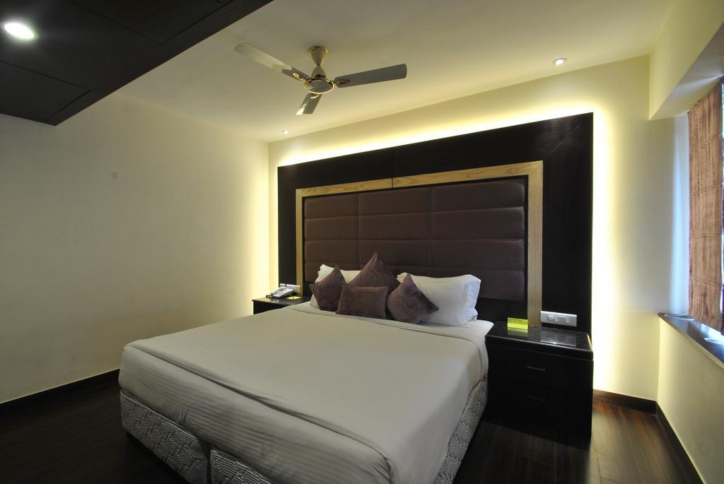 Hotel Royal Cliff Kanpur Esterno foto