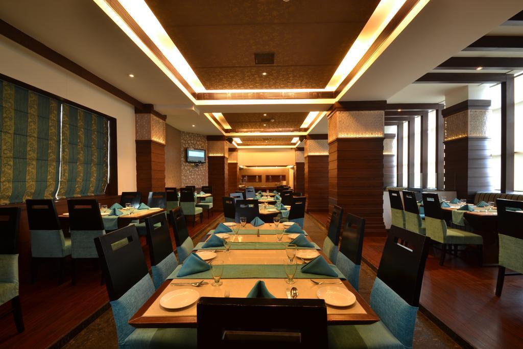 Hotel Royal Cliff Kanpur Esterno foto