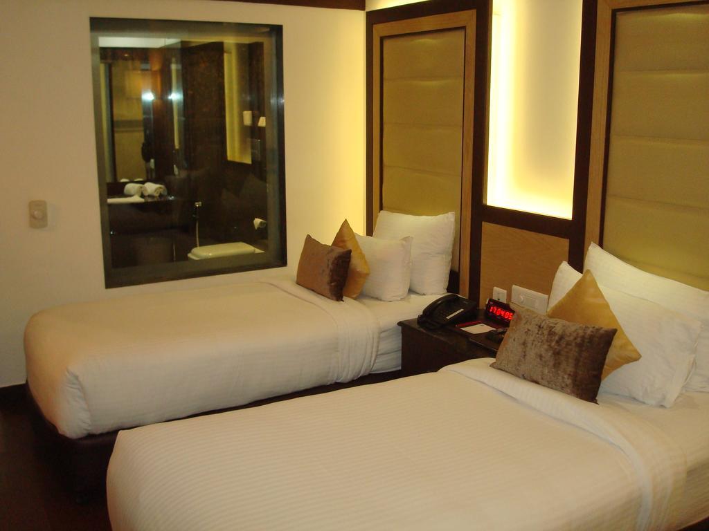 Hotel Royal Cliff Kanpur Esterno foto