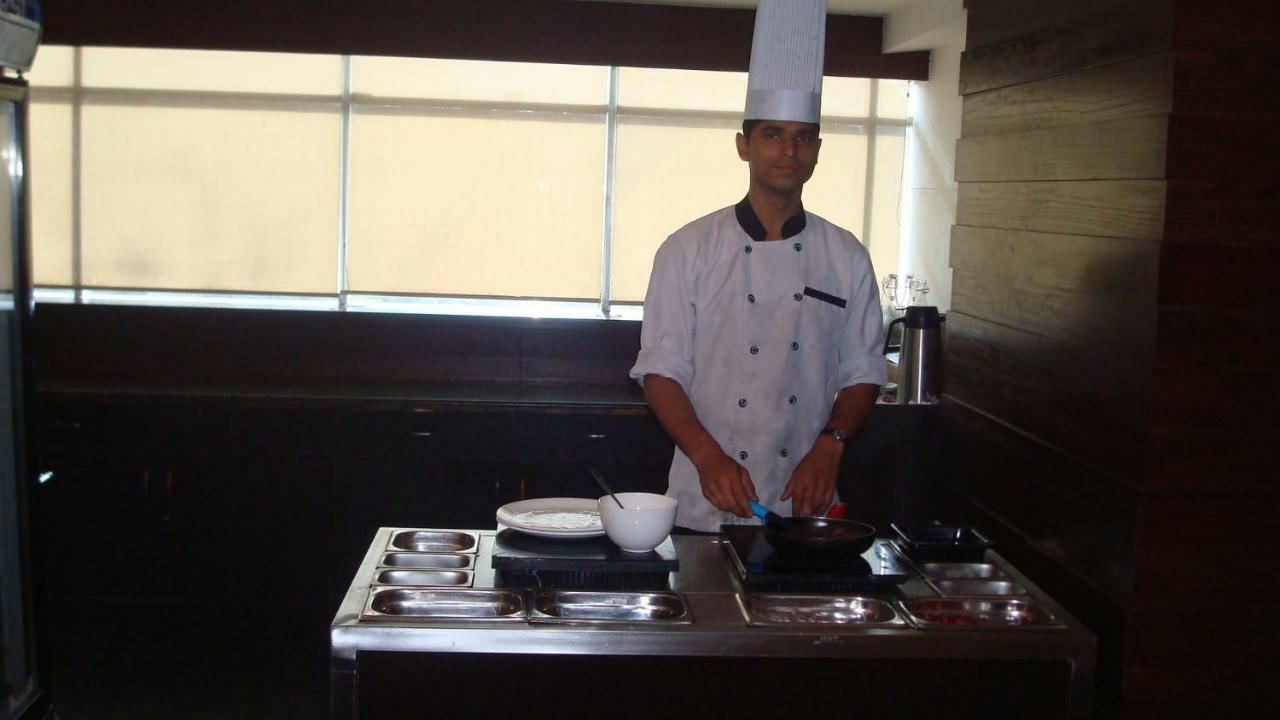 Hotel Royal Cliff Kanpur Esterno foto