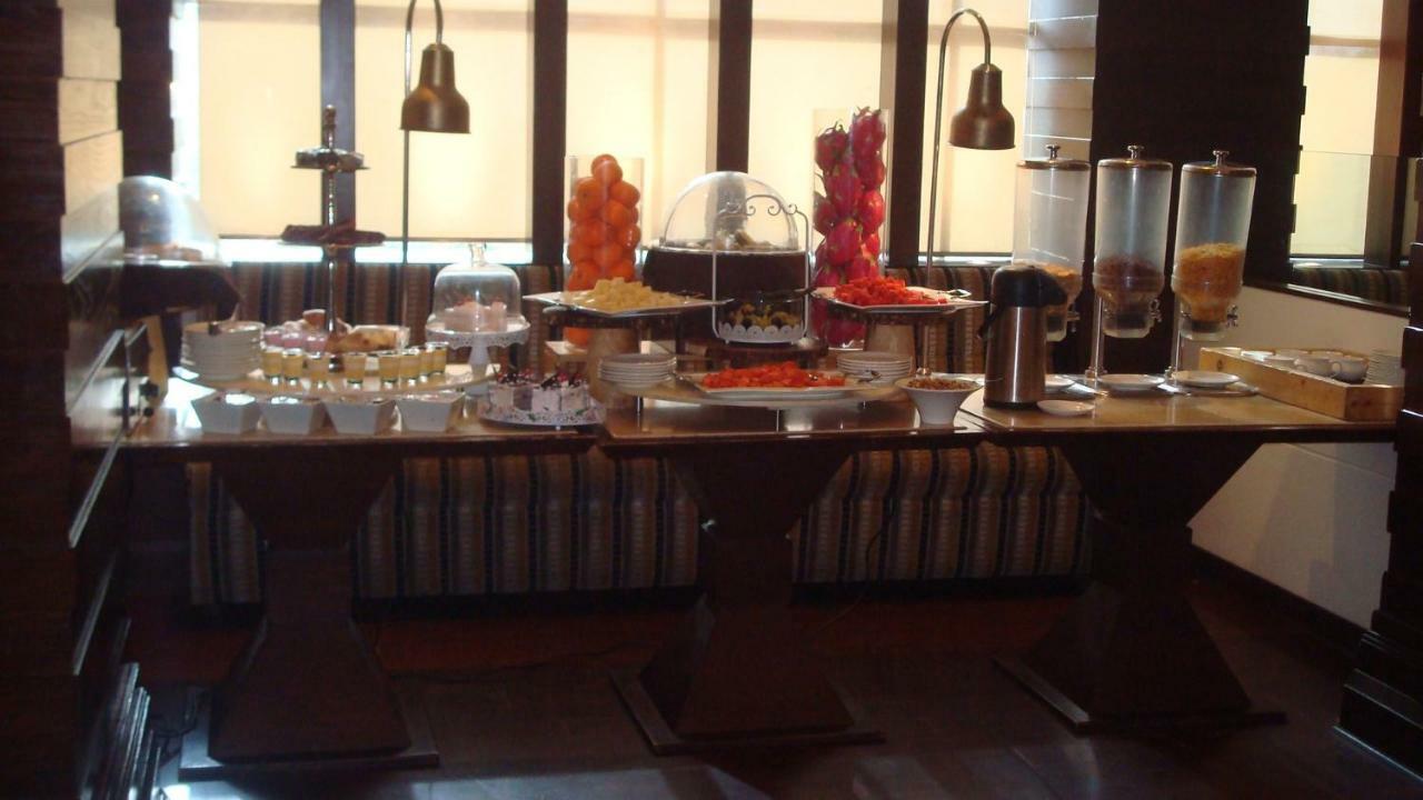 Hotel Royal Cliff Kanpur Esterno foto