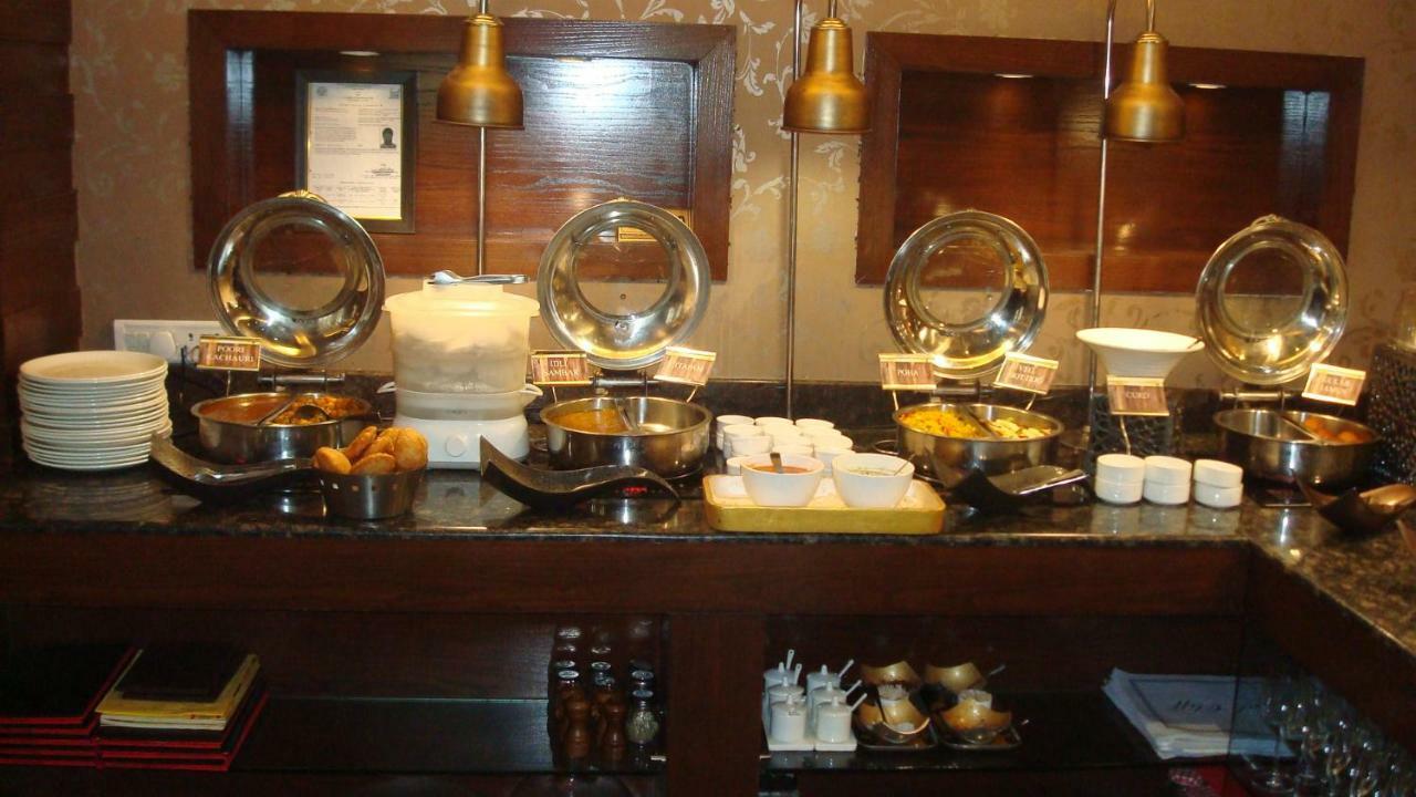 Hotel Royal Cliff Kanpur Esterno foto